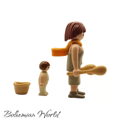 Mujer de las Cavernas con niño - Series 1 5204 Derecha